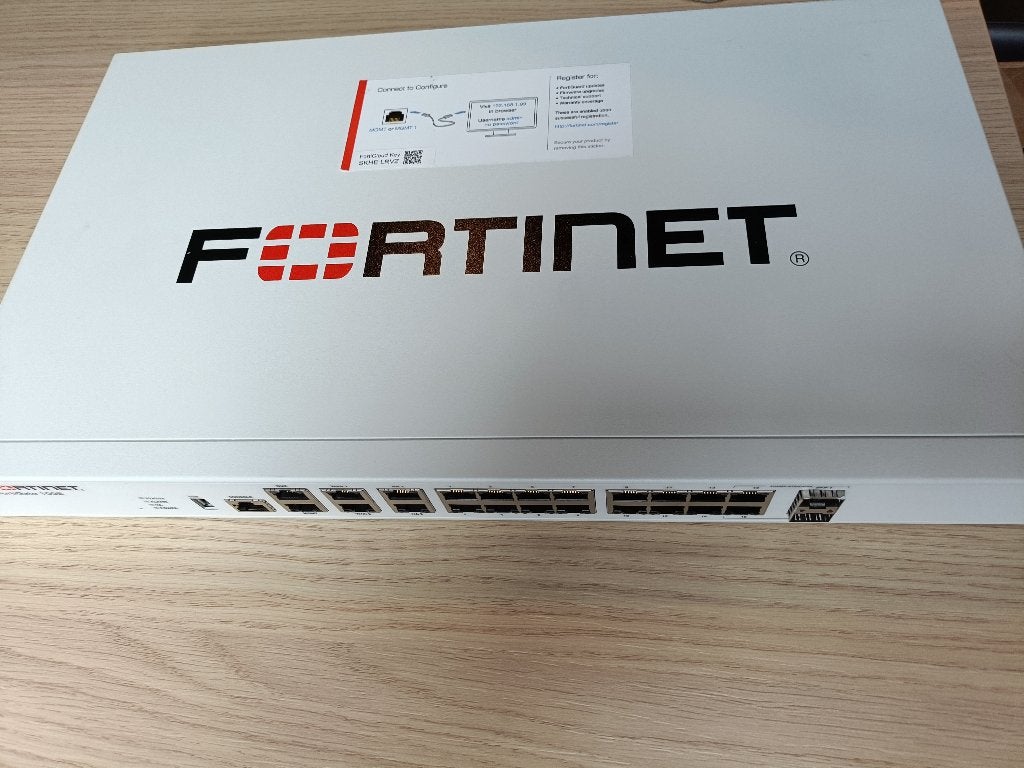 Fortinet Fortigate 100E Firewall, Computers en Software, Router, Gebruikt, Fortinet Fortigate, Info@fortigate.com