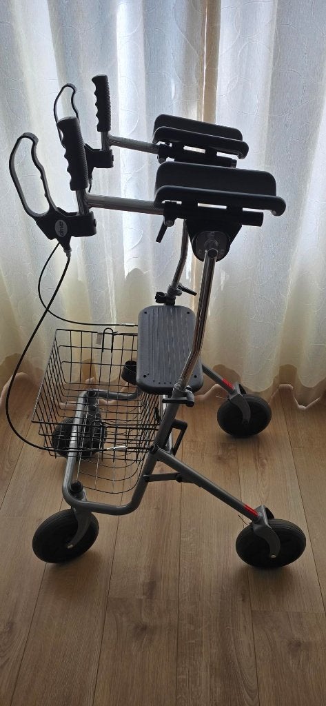 Cristallo 2 rollator met armsteunen z.g.a.n., Diversen, Rollators, Ophalen, Opvouwbaar, Zo goed als nieuw