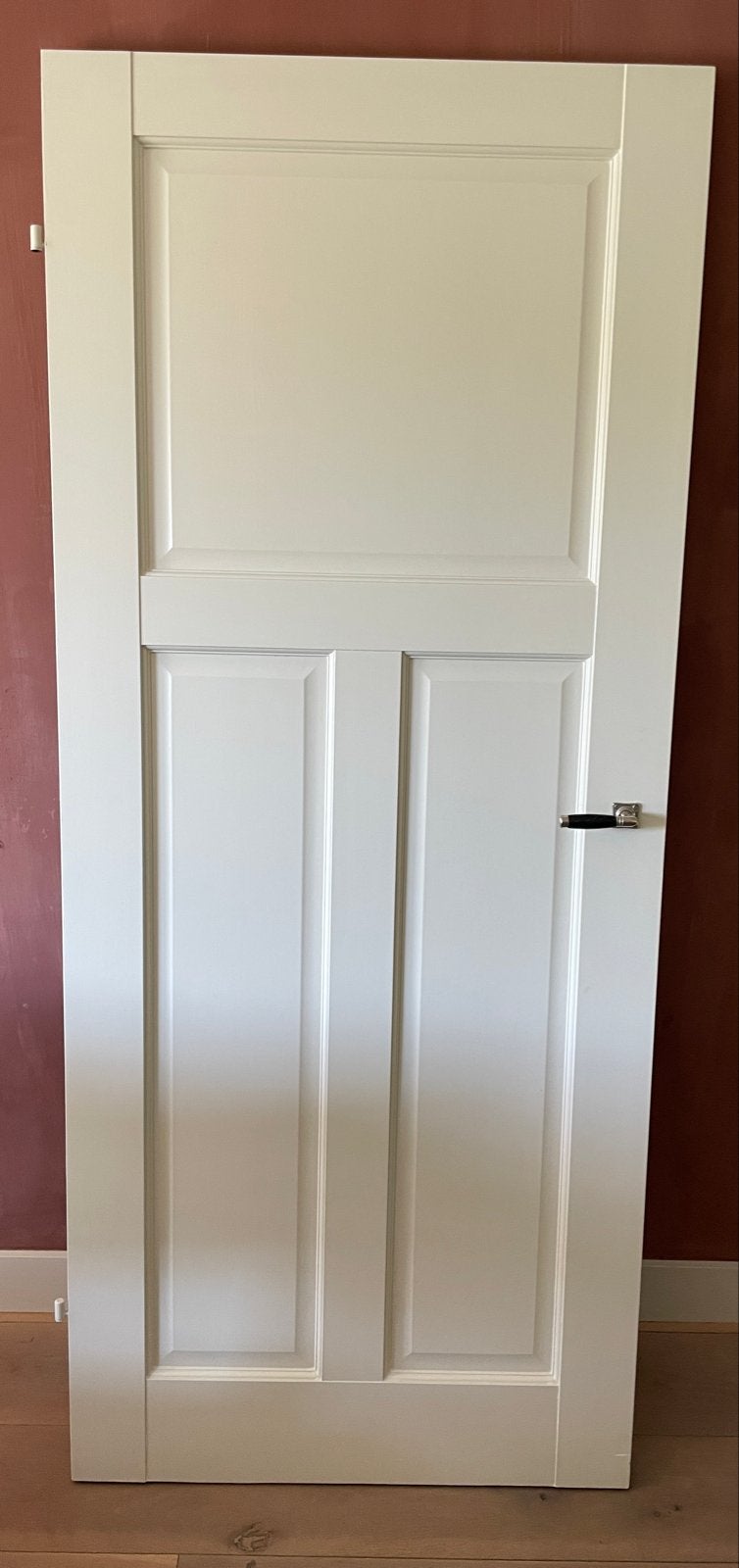 Witte binnendeur met paneeldetails en klink, 80 tot 100 cm, Binnendeur, Ophalen of Verzenden, Zo goed als nieuw