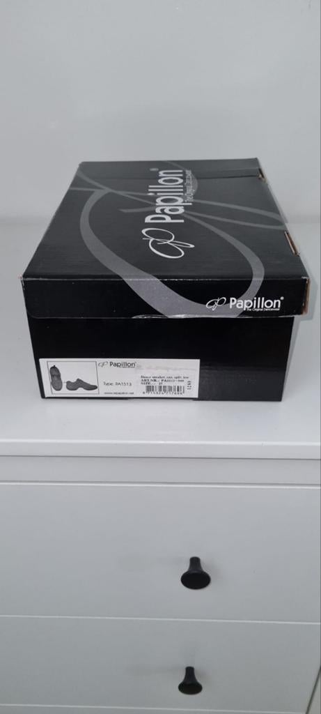 Dans schoenen, Ophalen, Nieuw