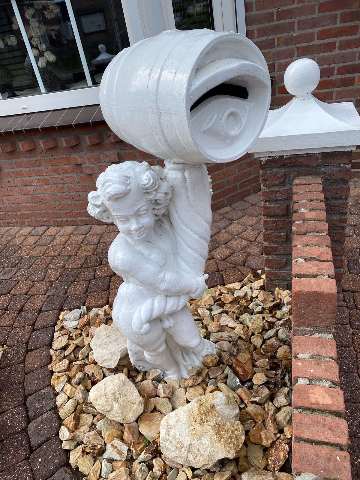 Tuinbeeld met brievenbus, Ophalen of Verzenden, Zo goed als nieuw, Steen