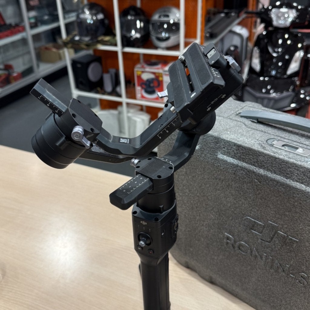 Dji Ronin S in prima staat in koffer, DJI, Gebruikt, Inform@dji.com, DJI Sky City
No. 55 Xianyuan Road
Nanshan District, Shenzhen
China