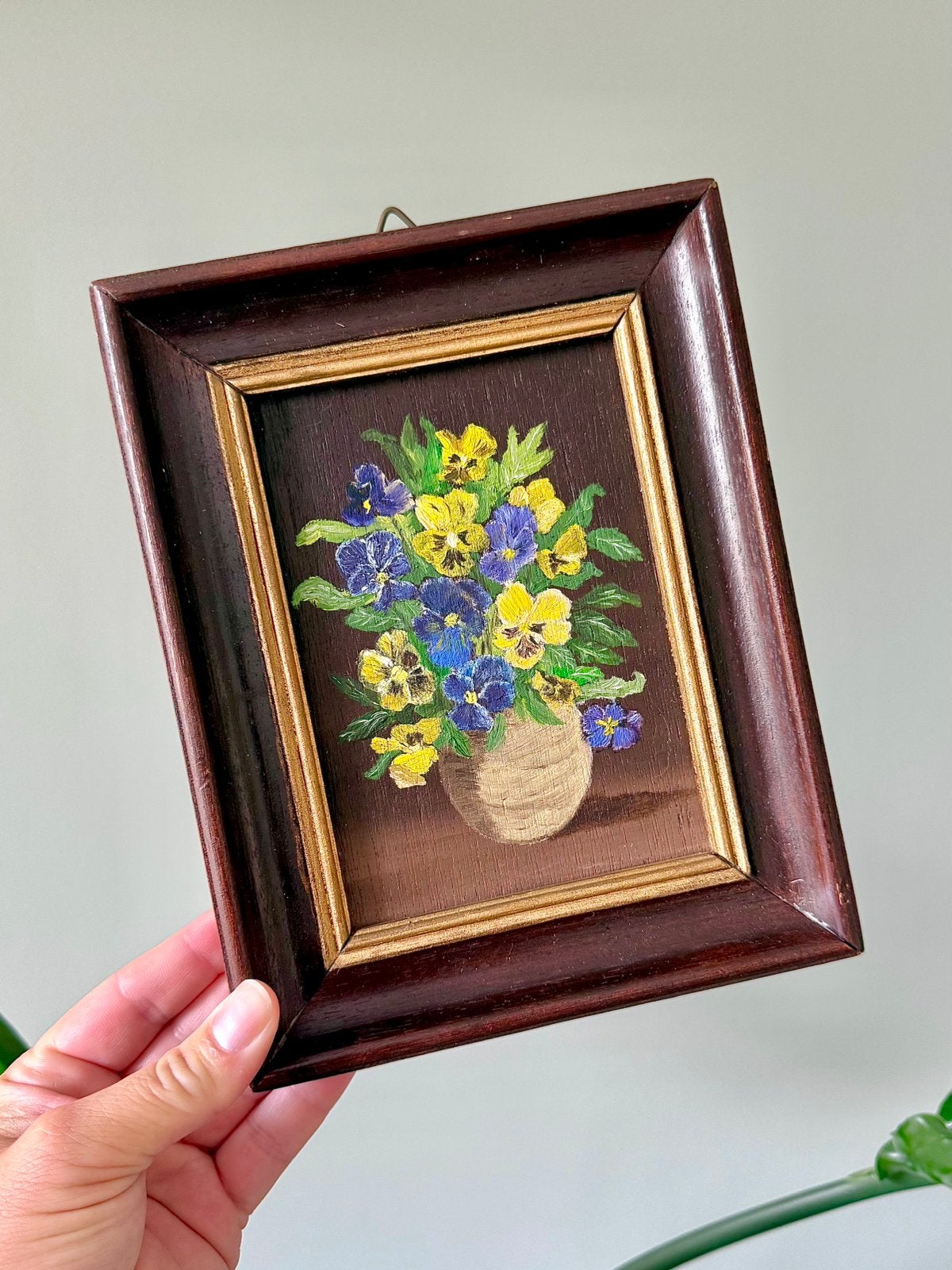 Klein vintage geschilderd bloemstilleven schilderijtje, Ophalen of Verzenden, Bloemen