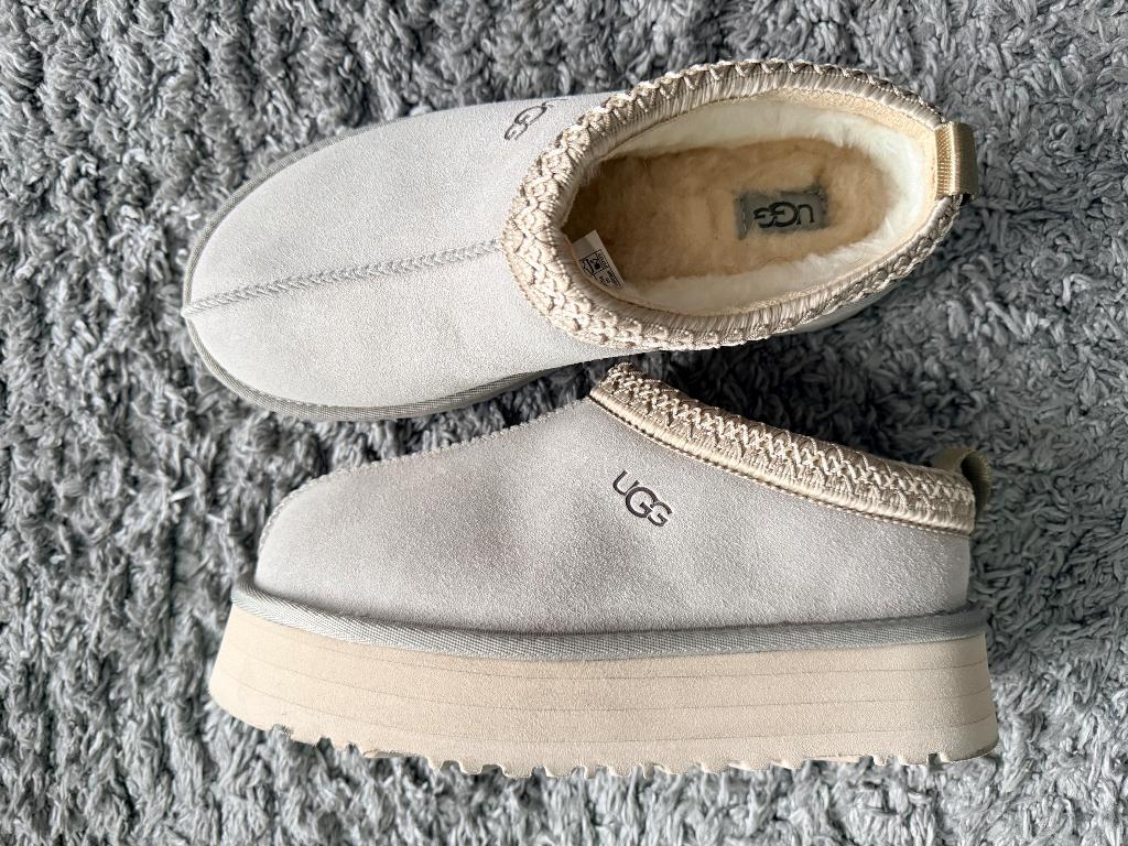 Uggs, Ophalen of Verzenden, Zo goed als nieuw, Grijs