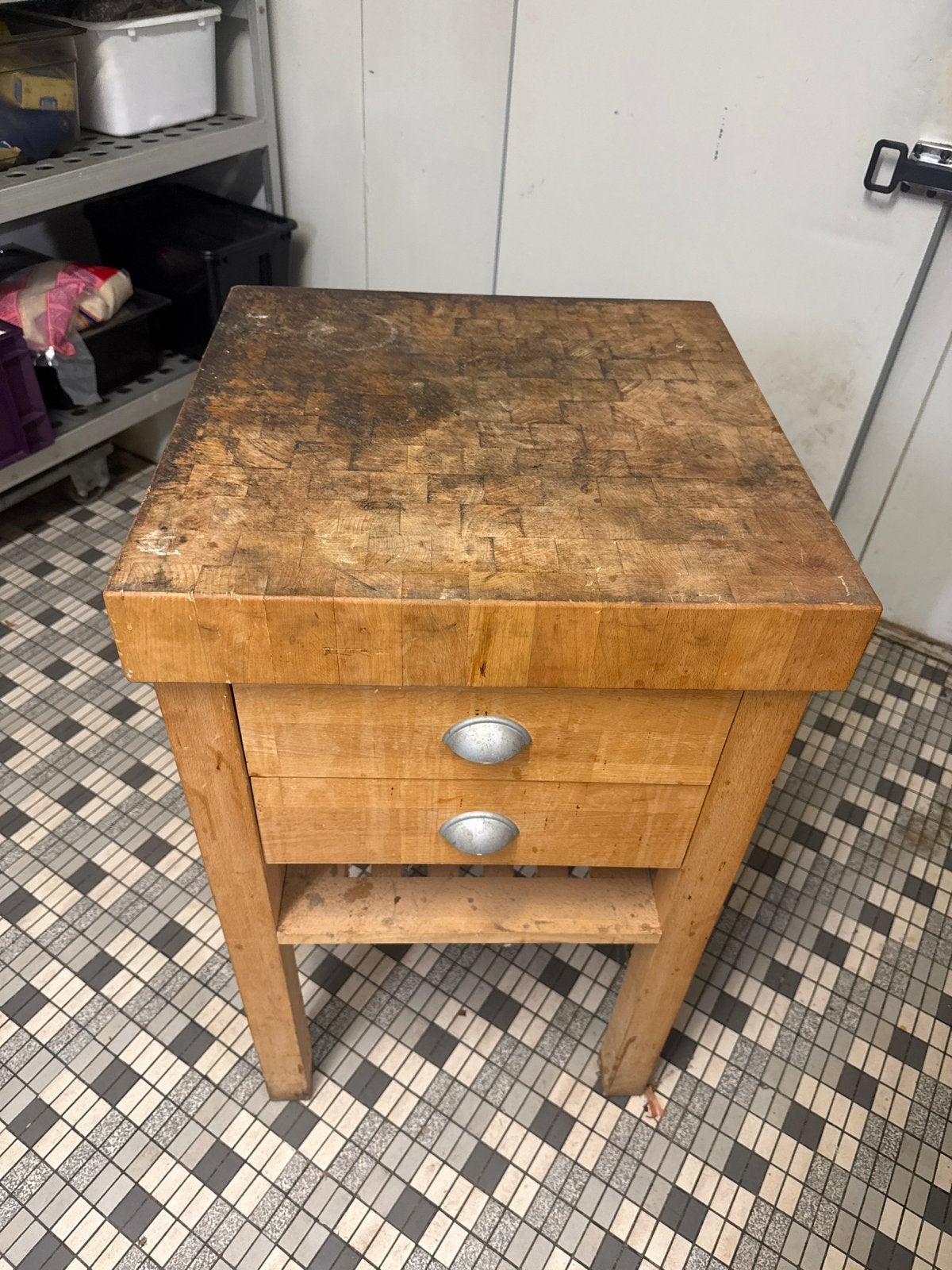Robuust slagersblok van massief hout, Ophalen