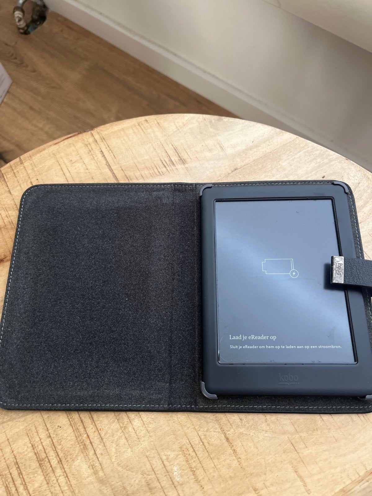 Kobo Glow HD eReader met hoes - Zo goed als nieuw, 8 GB, Touchscreen, Ophalen of Verzenden, Zo goed als nieuw