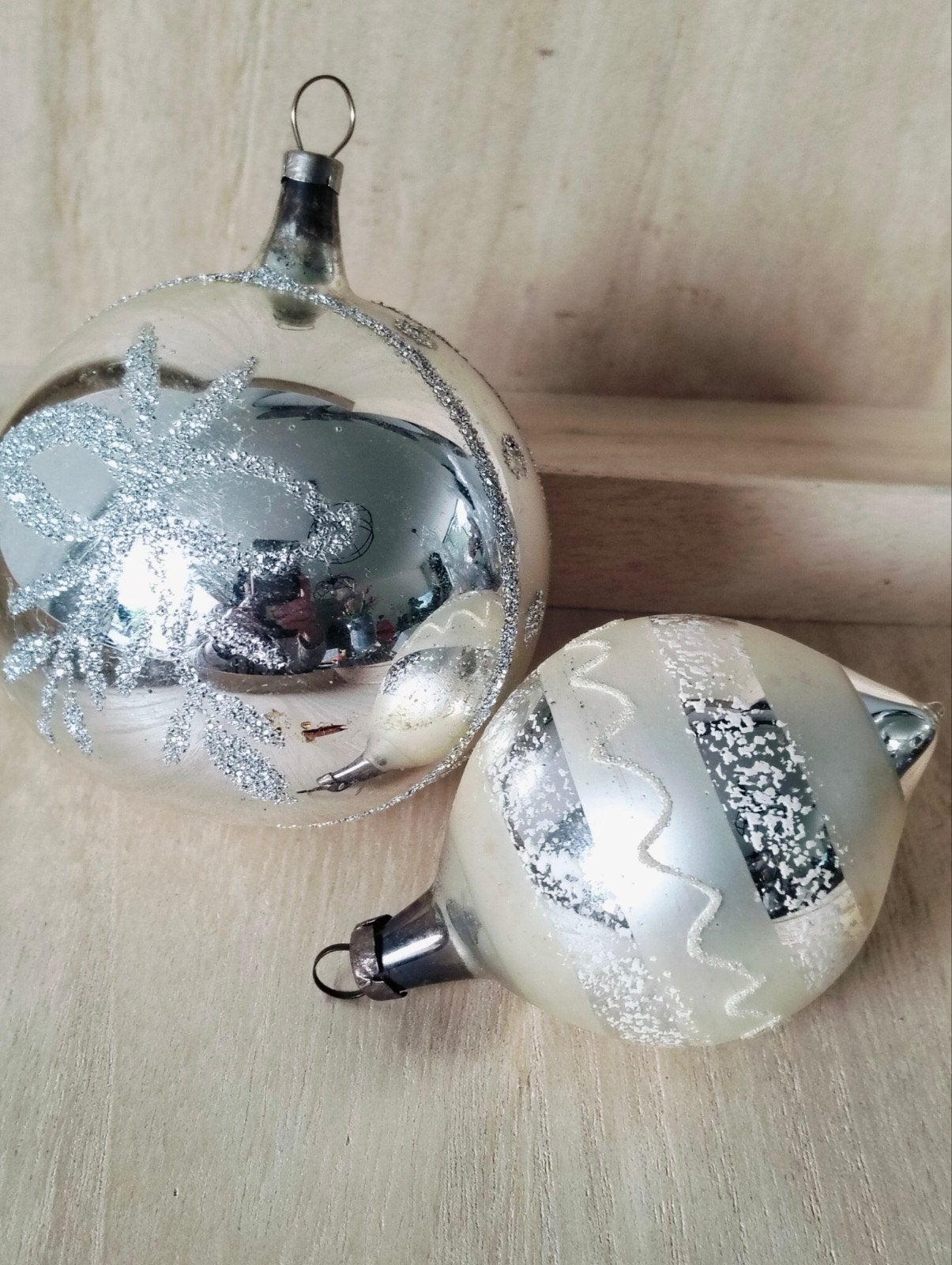 Vintage kerstversiering - glazen zilverkleurige kerstballen, Diversen, Kerst, Ophalen of Verzenden, Gebruikt