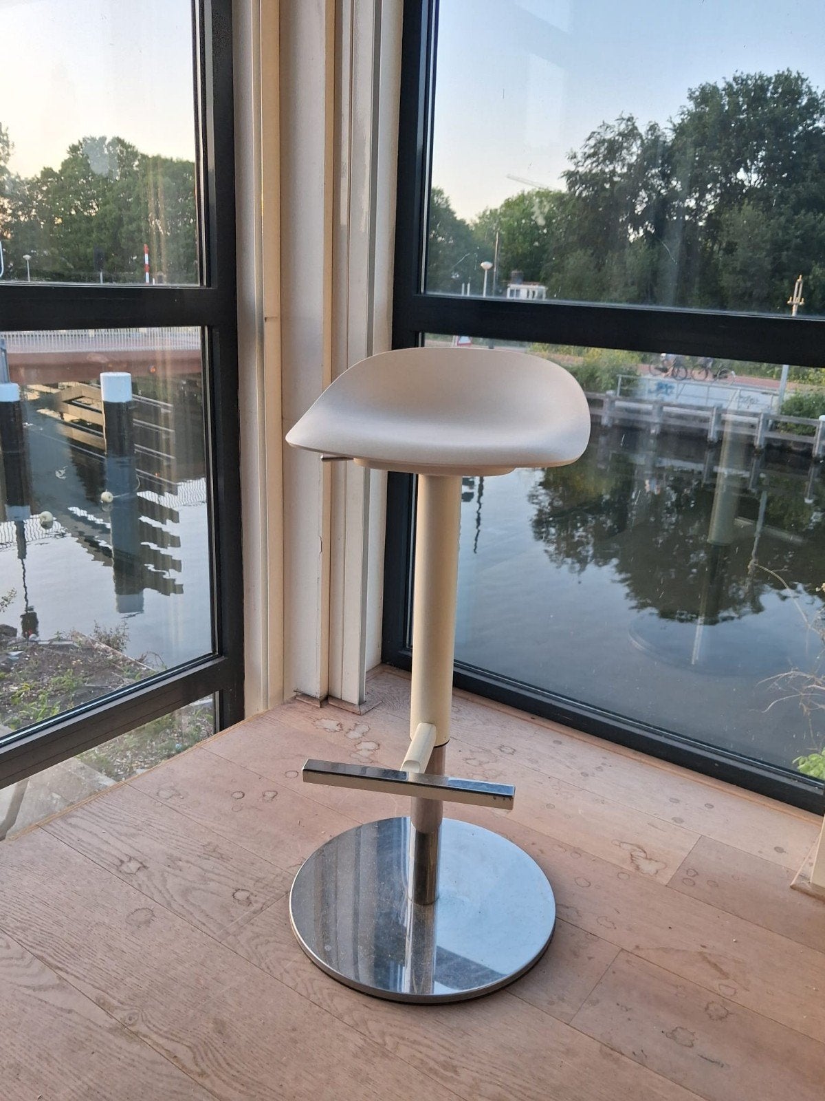 Ikea barkruk Janinge, Ophalen
