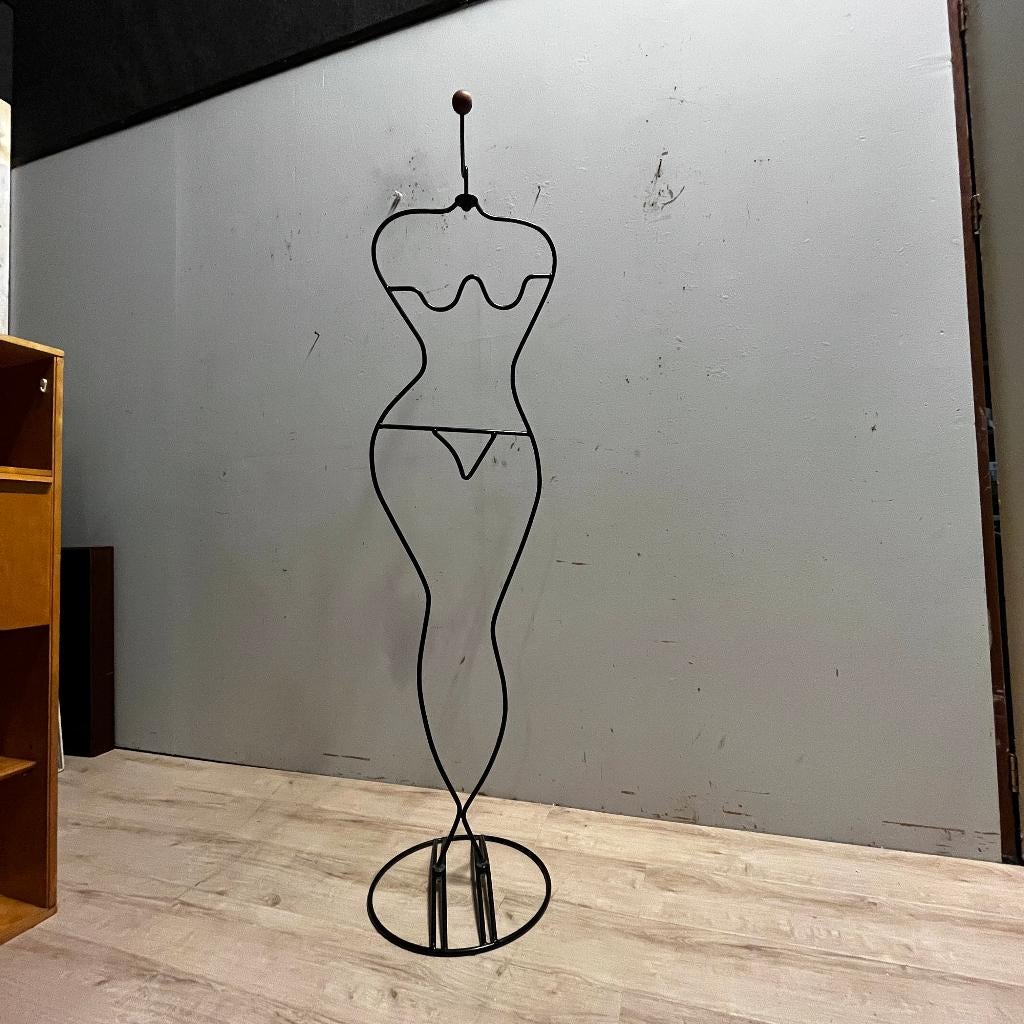 Dressboy Häpen vrouw zwart Ehlén Johansson IKEA, Huis en Inrichting, Woonaccessoires | Kapstokken, Ophalen, Gebruikt, Ikea, Hapen