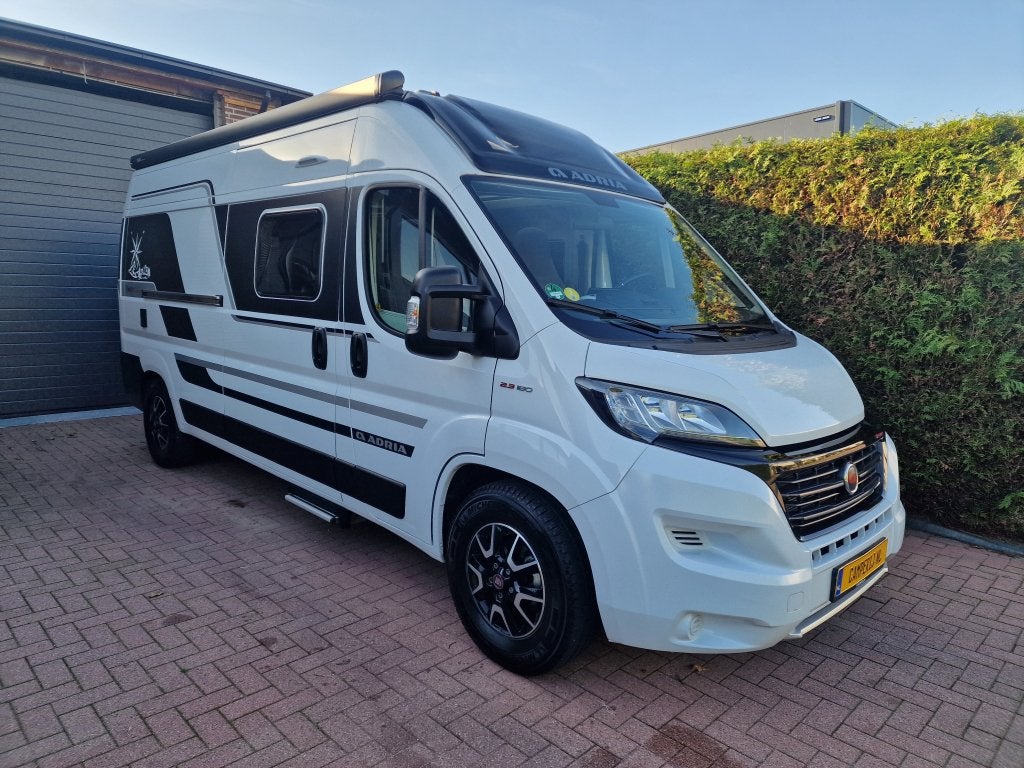 Adria 600 SPB 160PK Automaat Trekhaak Zonnepaneel Bearlock, Automaat, Buscamper of Camperbus, Fiat, Bedrijf