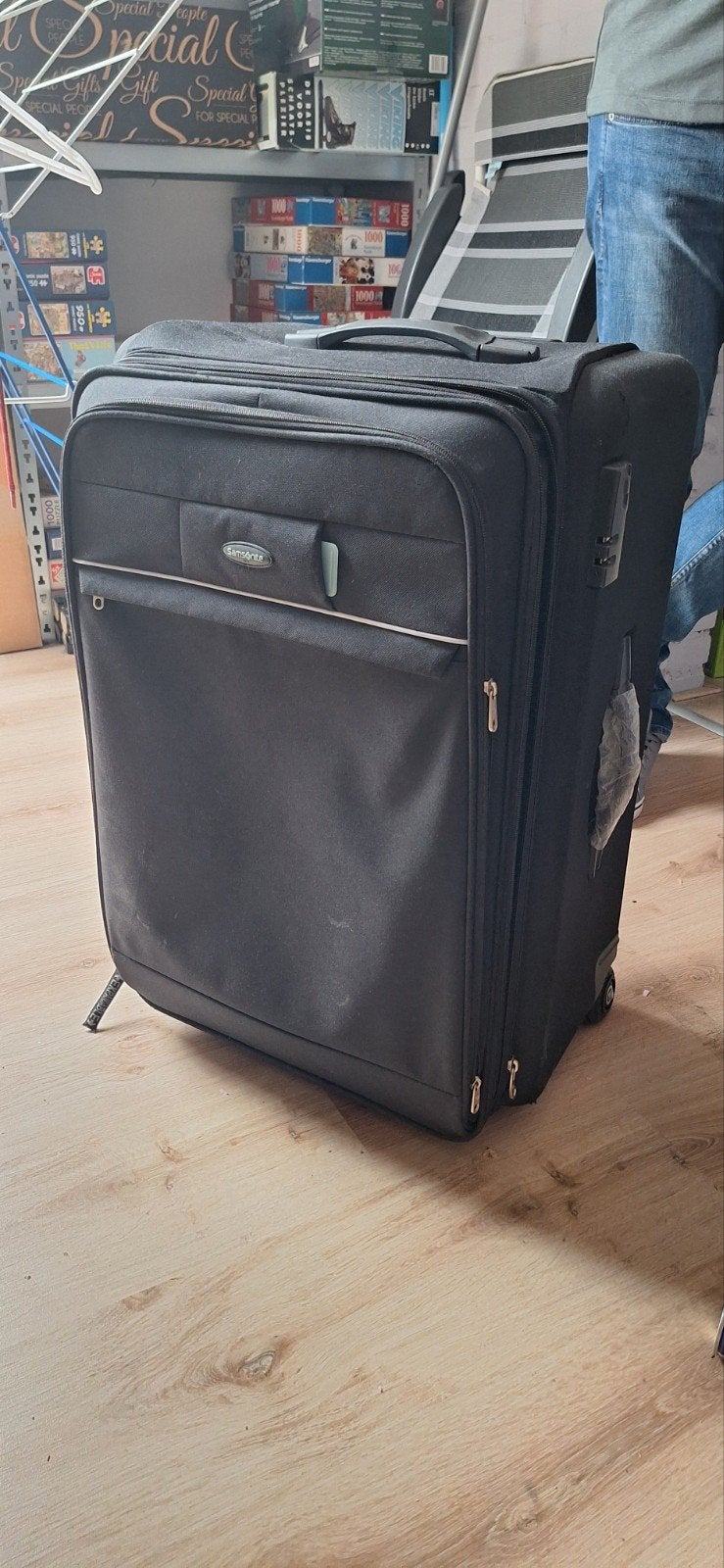 Samsonite Koffer Zwart - Ruime Reiskoffer met Wieltjes, Ophalen, Uitschuifbare handgreep, 30 cm of meer, Gebruikt