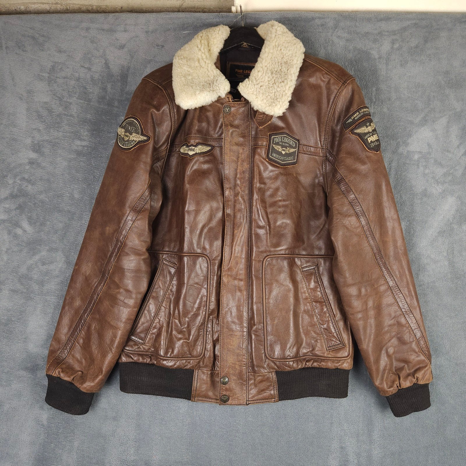 PME Legend Leren Jas XL Ma1 Bomber Bruin Leer-

Staat: Goed,, Bruin, ., Maat 56/58 (XL), Ophalen of Verzenden