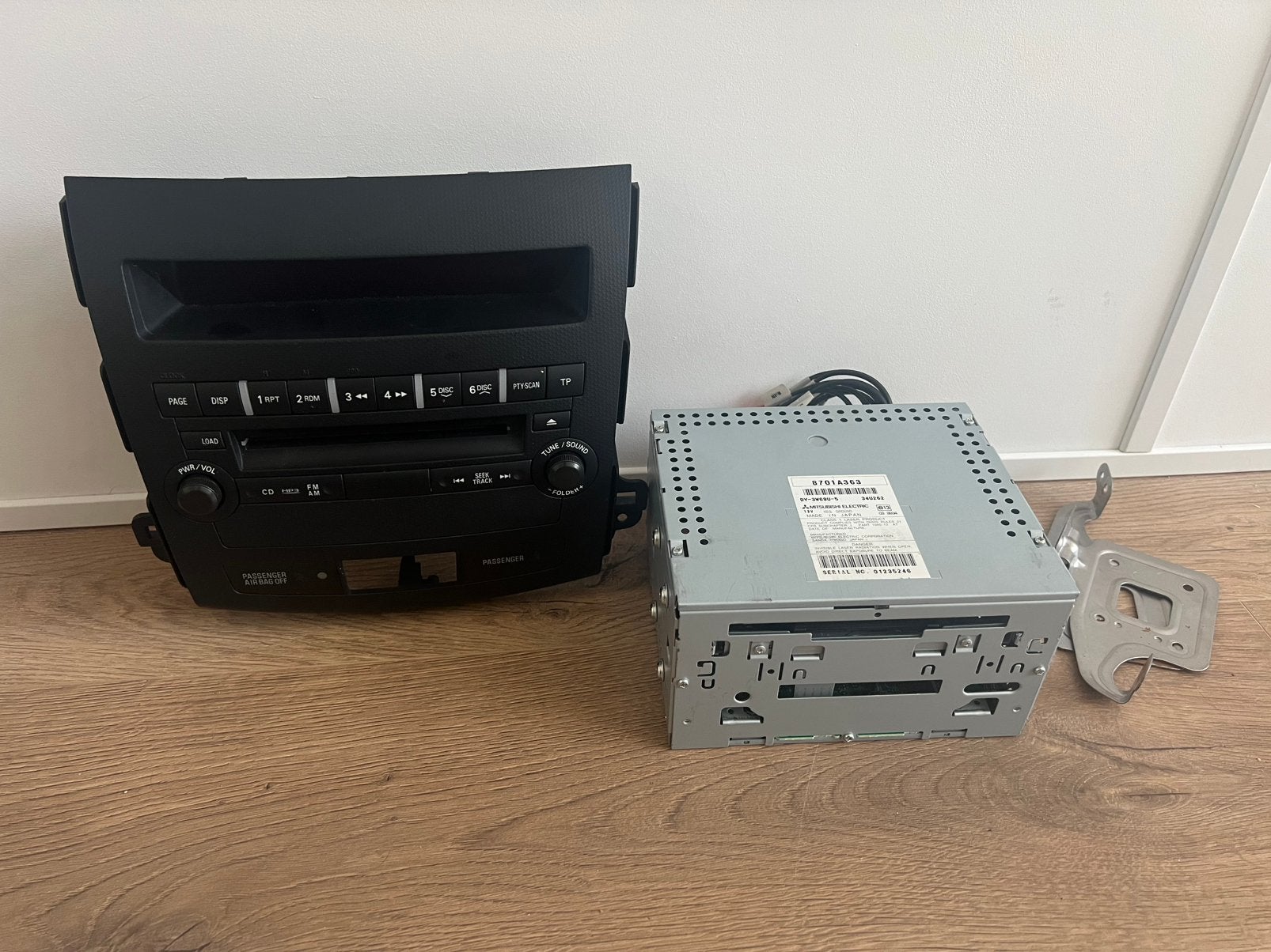 Mitsubishi outlander II radio cd met paneel, Ophalen of Verzenden, Zo goed als nieuw