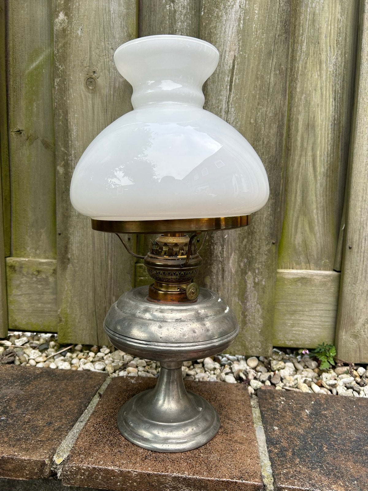 Antieke olielamp met opaline kap, Ophalen of Verzenden