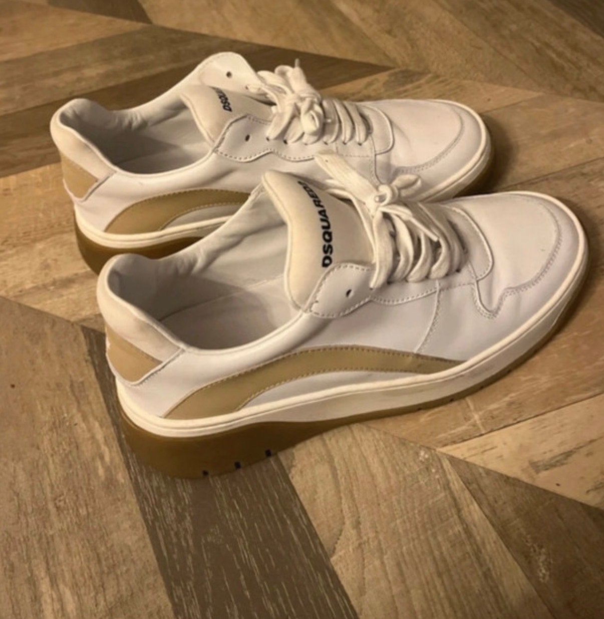 Dsquared2 Sneakers maat 39 - Wit met Beige Details, Kleding | Dames, Schoenen, Ophalen of Verzenden, Zo goed als nieuw, Wit, Sneakers of Gympen