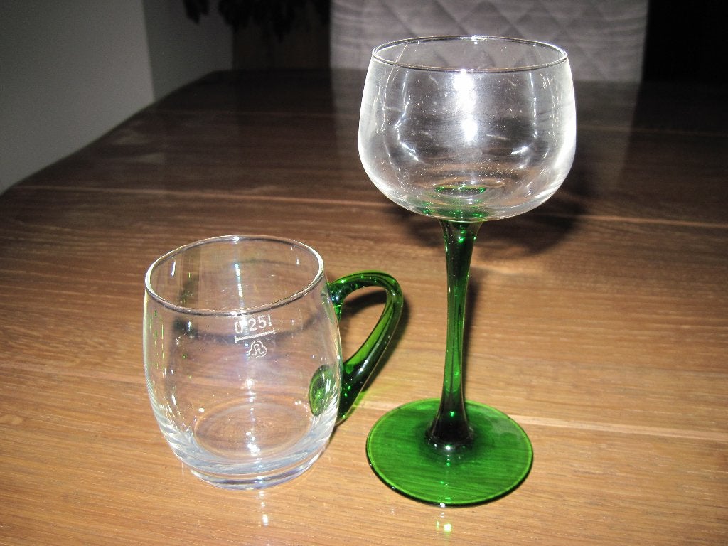 Glazen set: Bierpul en wijnglas met groene voet, Ophalen of Verzenden, Zo goed als nieuw, Overige typen