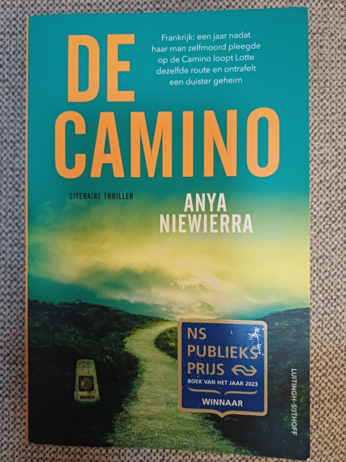 Anya Niewierra - De Camino, Boeken, Thrillers, Ophalen of Verzenden, Gelezen, Anya Niewierra