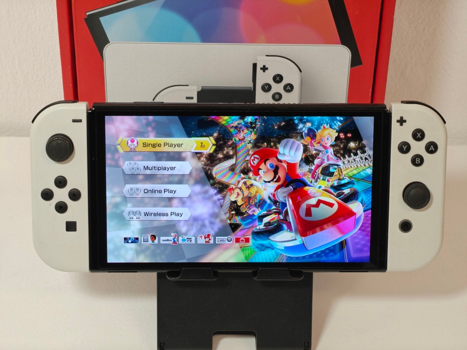 Foto 2 van Nintendo Switch OLED met Mario Kart 8 Deluxe