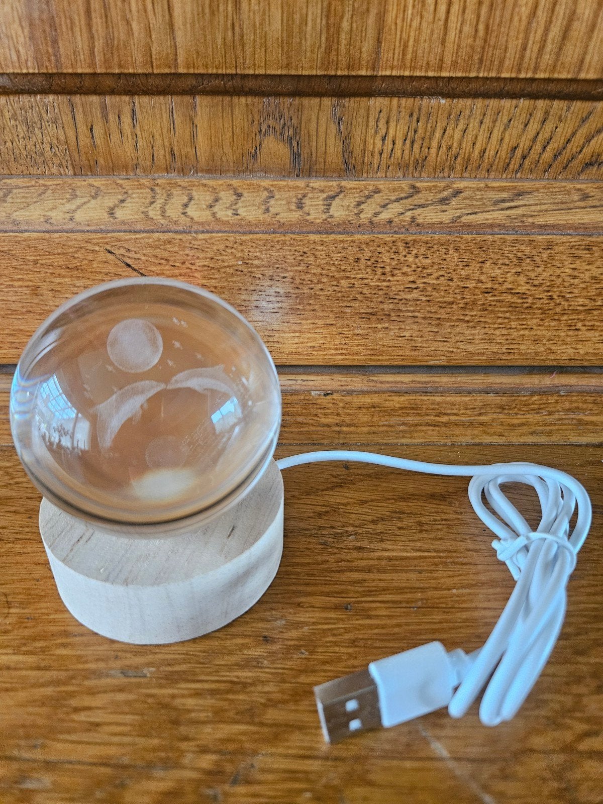 Kristallen bol met licht en dolfijnen motief, Ophalen of Verzenden, Zo goed als nieuw, Modern, Wit