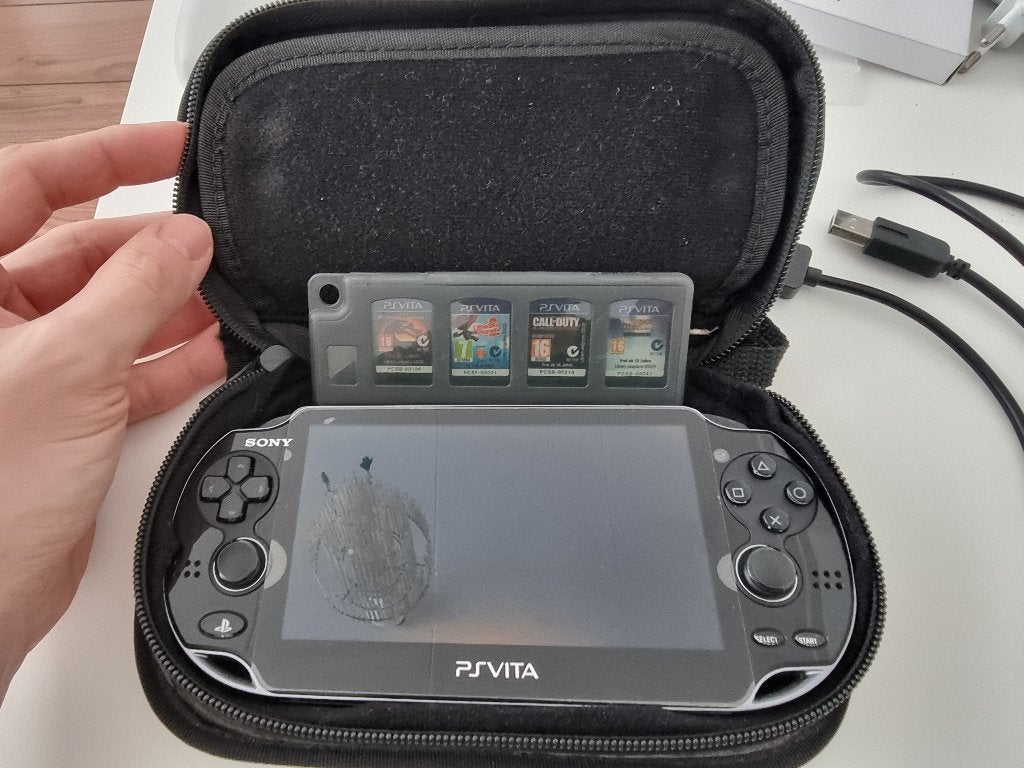 Sony PlayStation Vita OLED (PCH-1004) – Met 4 top games!, Spelcomputers en Games, Spelcomputers | Sony PlayStation Vita, Ophalen