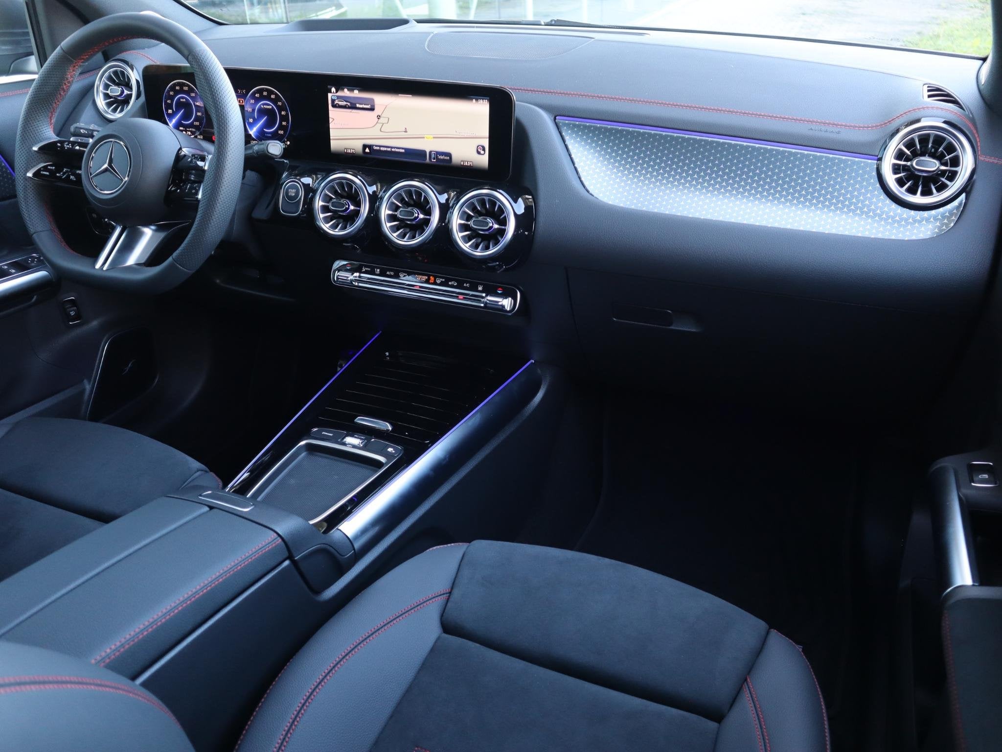 Mercedes-Benz EQA 250+ Business Solution AMG 71 kWh, 445 min, SUV of Terreinwagen, Zilver of Grijs, 1500 kg