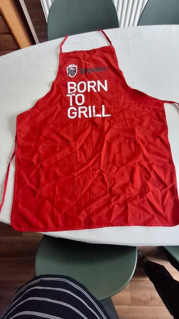 Schort / keukenschort rood Jupiler Born to grill., Ophalen of Verzenden, Overige maten, Muts