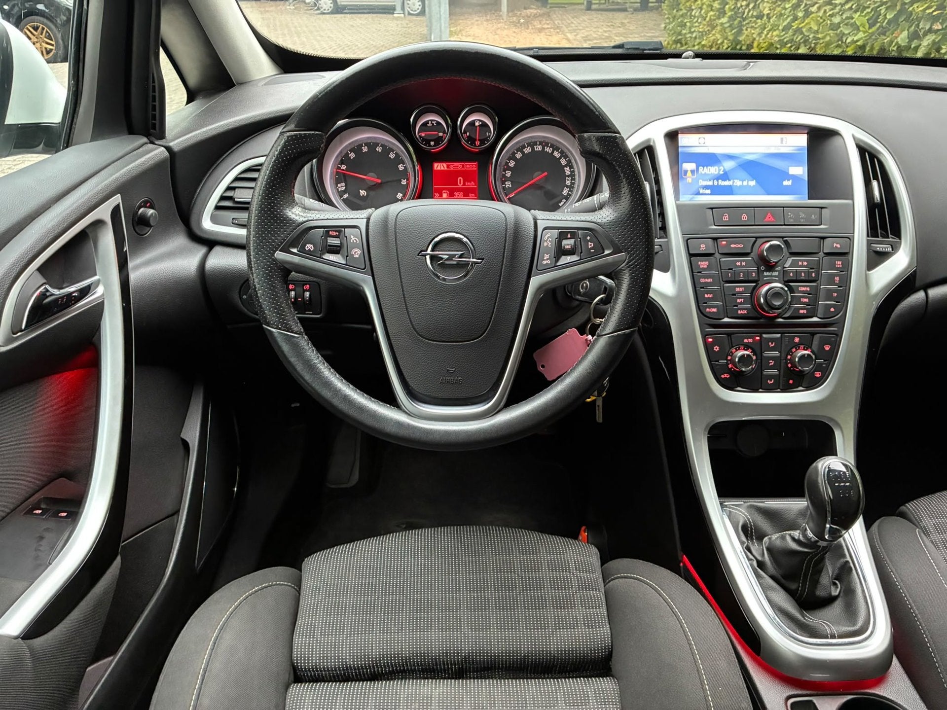 Opel Astra GTC 1.4i Turbo Sport I Navigatie I Trekhaak, Auto's, Voorwielaandrijving, Stof, Gebruikt, Zwart