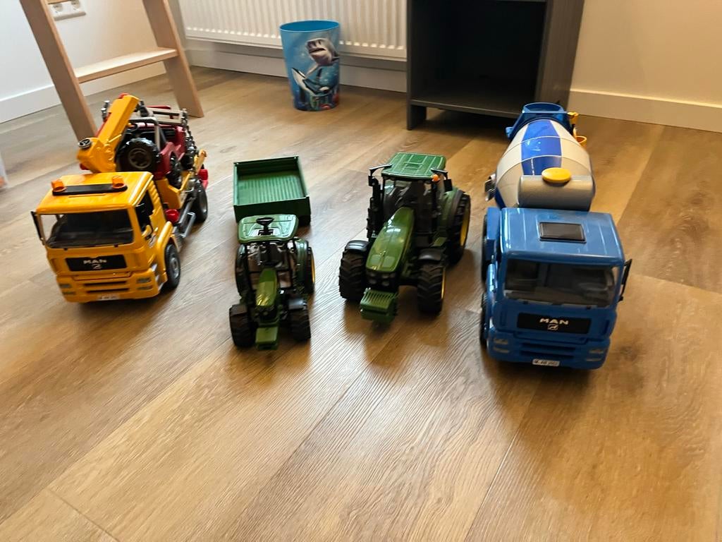 4x Bruder speelgoed voertuigen - Set of los te koop, Ophalen, Zo goed als nieuw