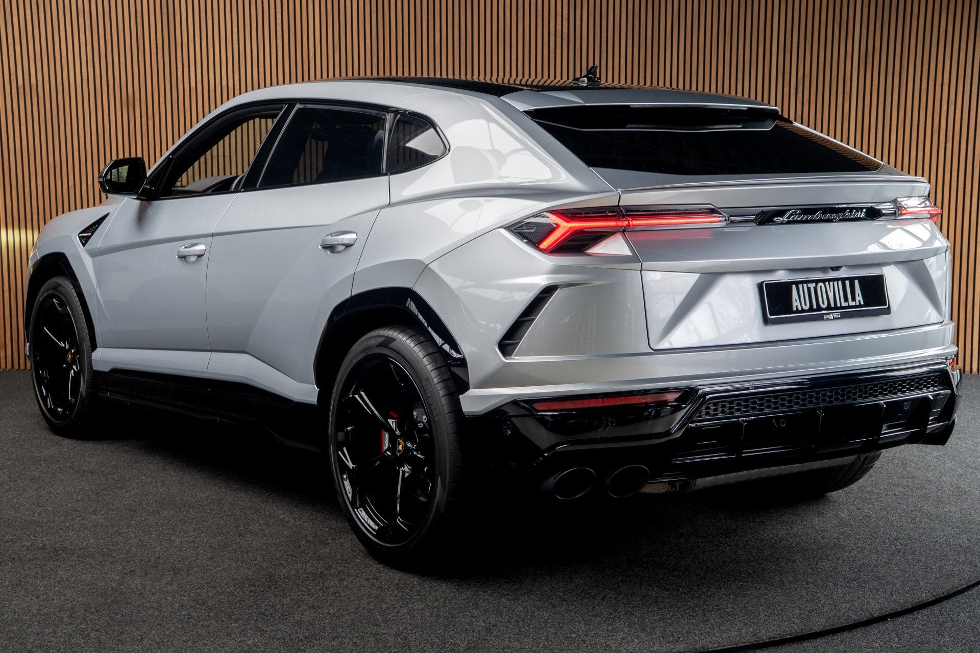 Lamborghini Urus 4.0 V8 HUD Leder Ceramic B&O 360 Massage, Auto's, Automaat, Dealer onderhouden, Urus, Gebruikt
