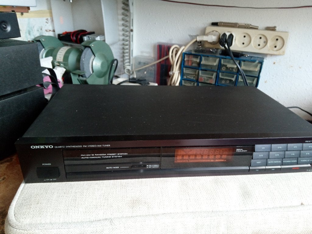 Tuner Onkyo Quartz T 4130  in uitstekende staat., Ophalen of Verzenden, Zo goed als nieuw