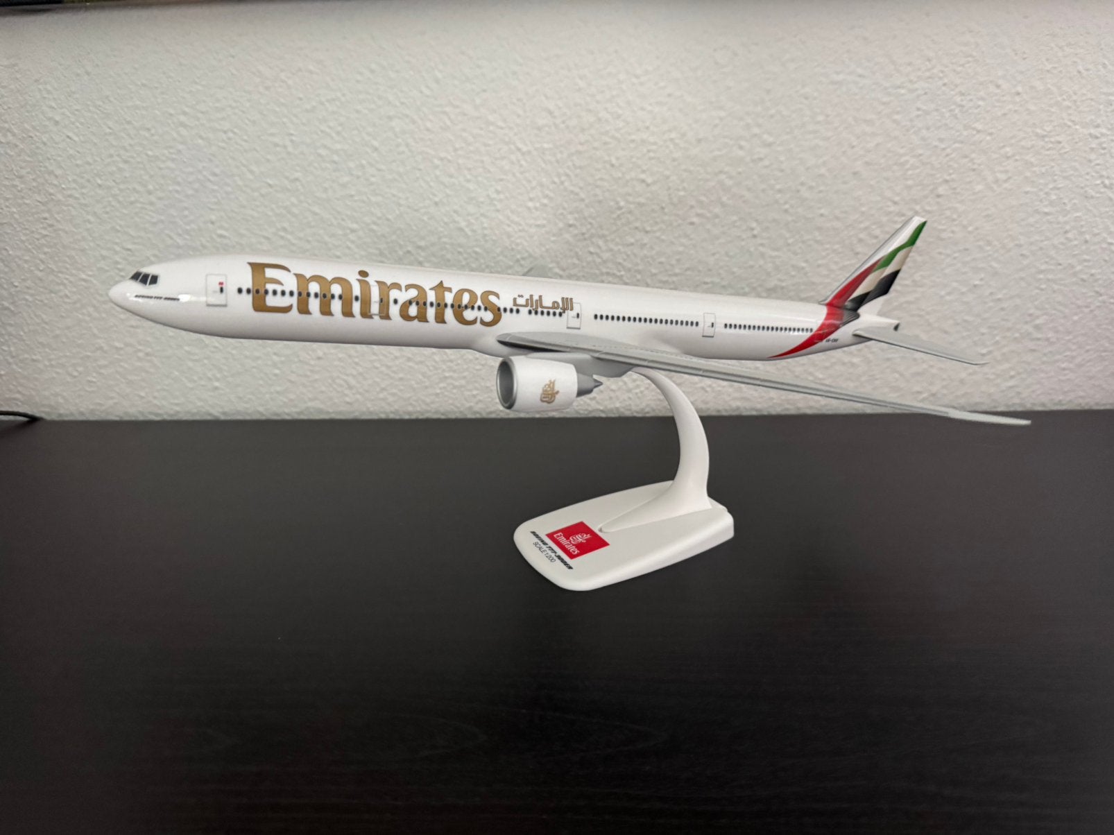 Modelvliegtuig Emirates Boeing 777-300ER, Overige merken, 1:72 tot 1:144, Ophalen of Verzenden, Zo goed als nieuw