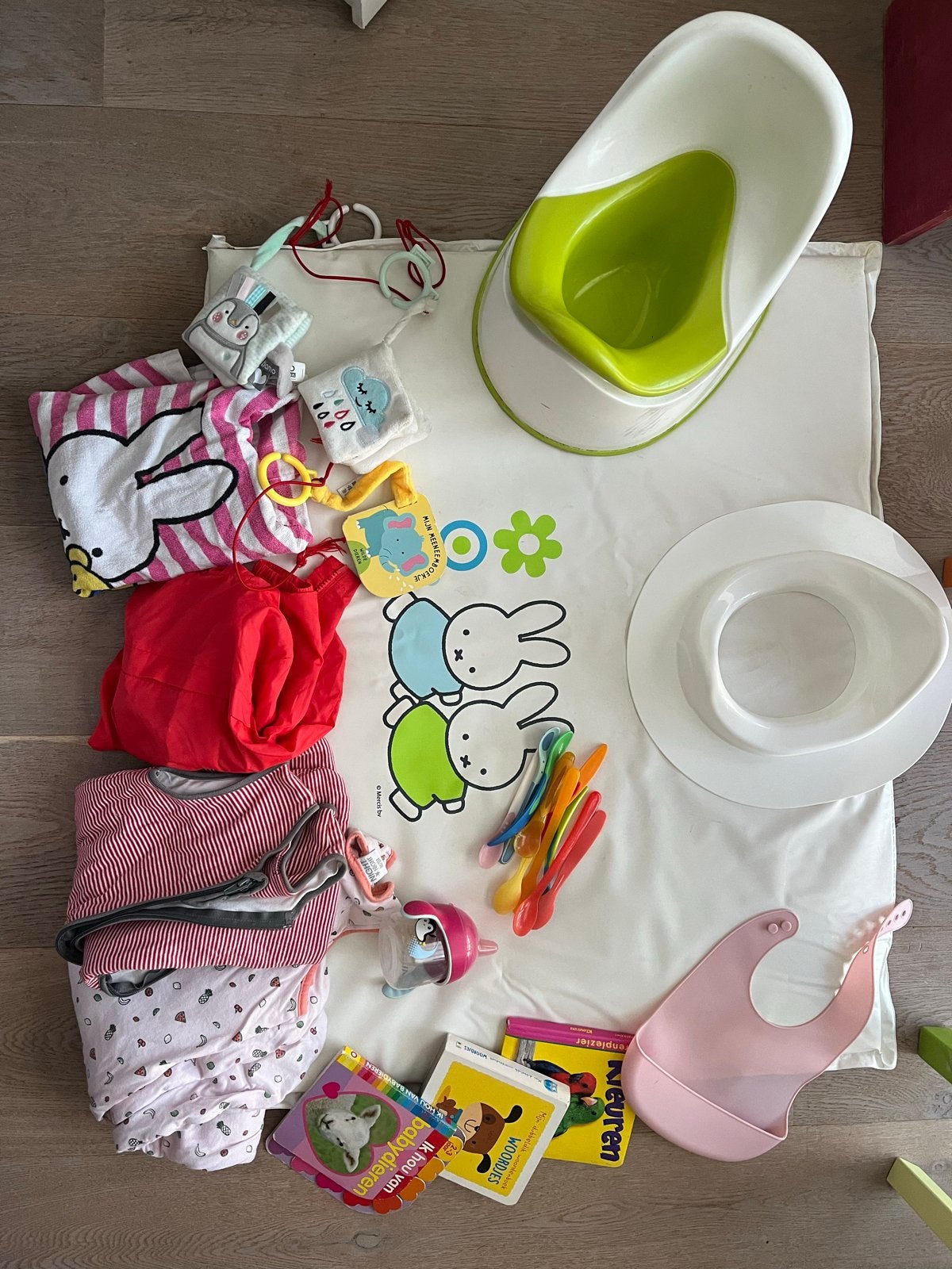 Gratis diverse peuterspullen: speelkleed, potje, slaapzakken, Ophalen, Gebruikt