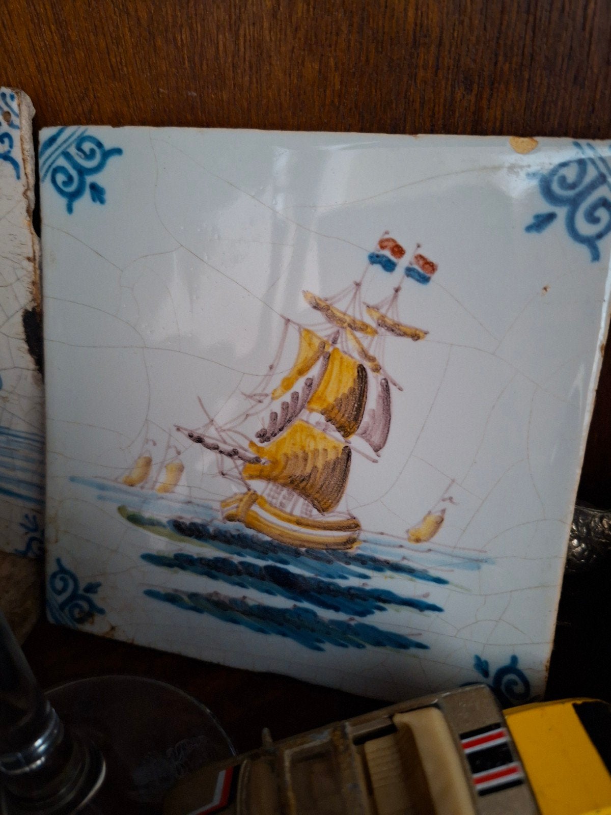 Antieke Delfts Blauw Tegel met Schip - Handgeschilderd, Ophalen of Verzenden