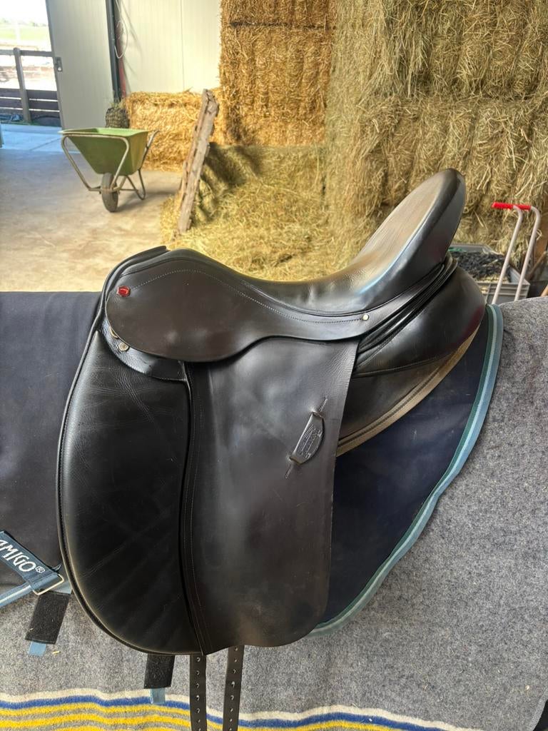 Albion dressuurzadel 17,5 inch, Dieren en Toebehoren, Paarden en Pony's | Zadels, Ophalen, Gebruikt, Dressuur