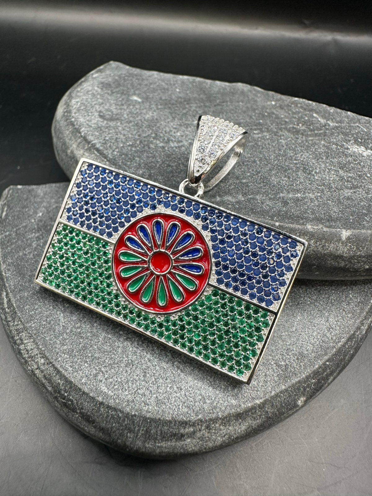 925 Zilveren Roma en Sinti Hanger met Zirkonia, Overige voorstellingen, Nieuw, Ophalen of Verzenden, Goud