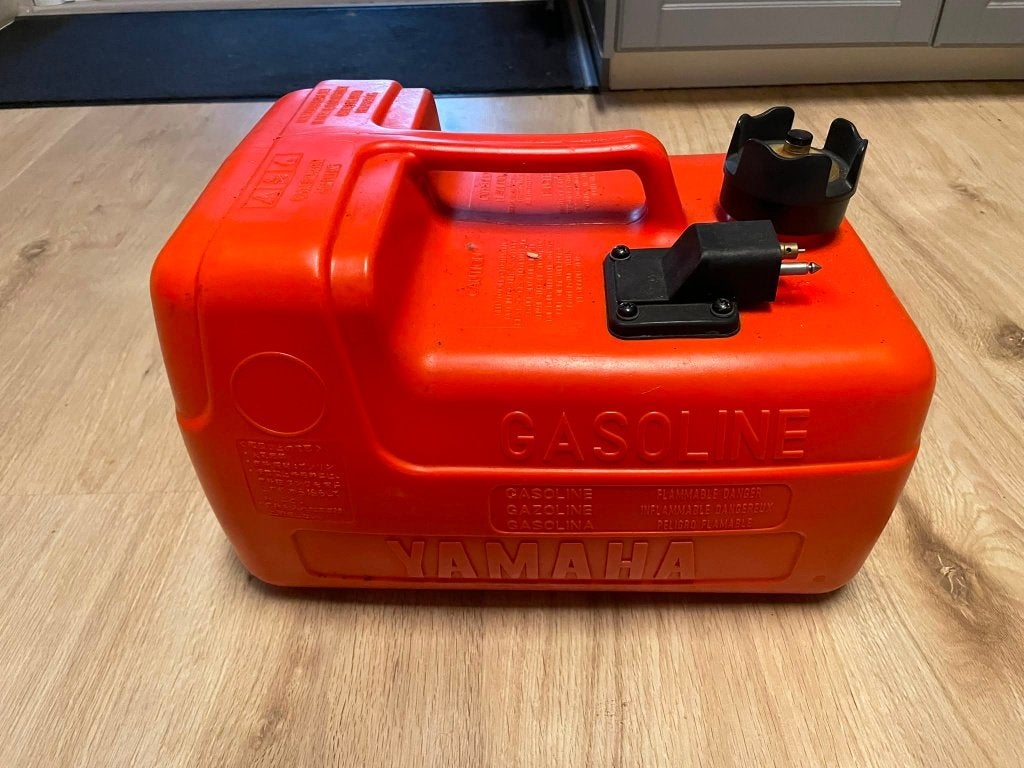 Jerrycan Yamaha Brandstoftank 20 Liter met aansluiting, Ophalen, Zo goed als nieuw, Motor en Techniek