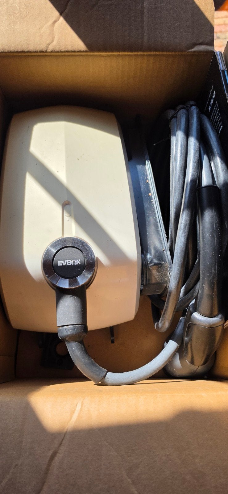 EVBox Elvi Laadpaal met vaste Type 2 kabel, Ophalen, Laadpaal