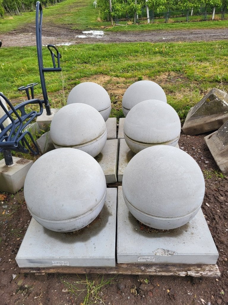 6 stuks zo goed als nieuw anti inbraak sierbol op betonvoet, Tuin en Terras, Ophalen, Blok, Zo goed als nieuw, Beton