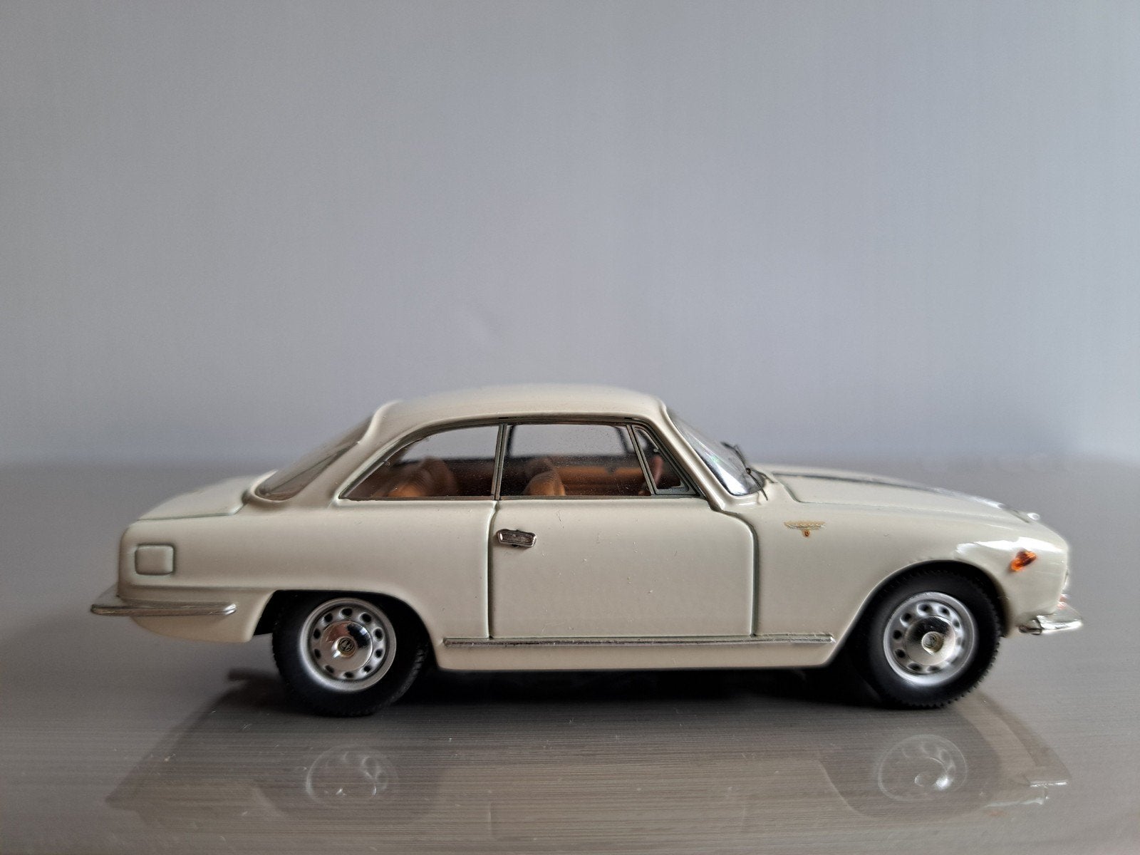 Alfa Romeo 2000 Sprint 1961, 1:43, nieuw, Hobby en Vrije tijd, Modelauto's | 1:43, Ophalen of Verzenden, Nieuw, Auto, Overige merken