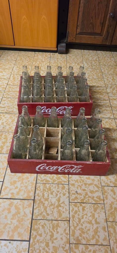 44 vintage Coca-Cola flesjes met vintage cola kratten, Ophalen, Coca-Cola, Geen info, Geen info