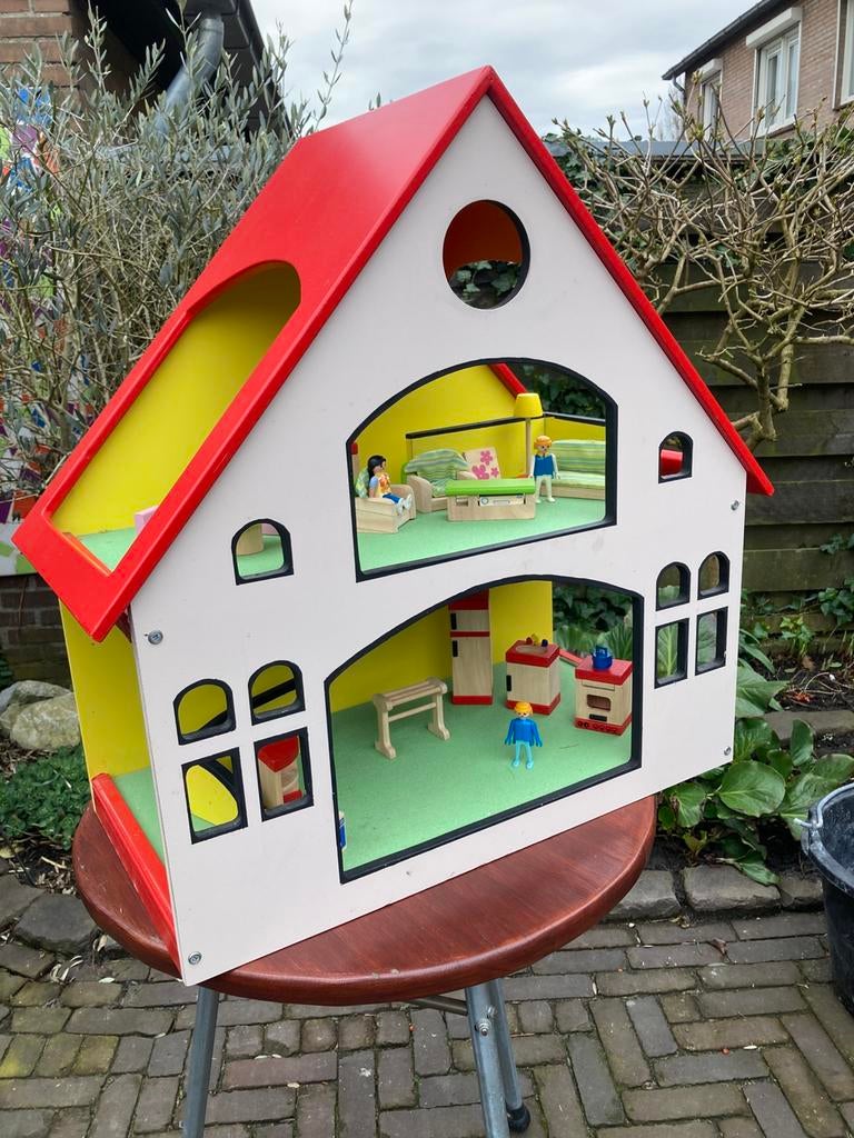 Poppenhuis met diverse meubeltjes, Ophalen, Zo goed als nieuw, Poppenhuis