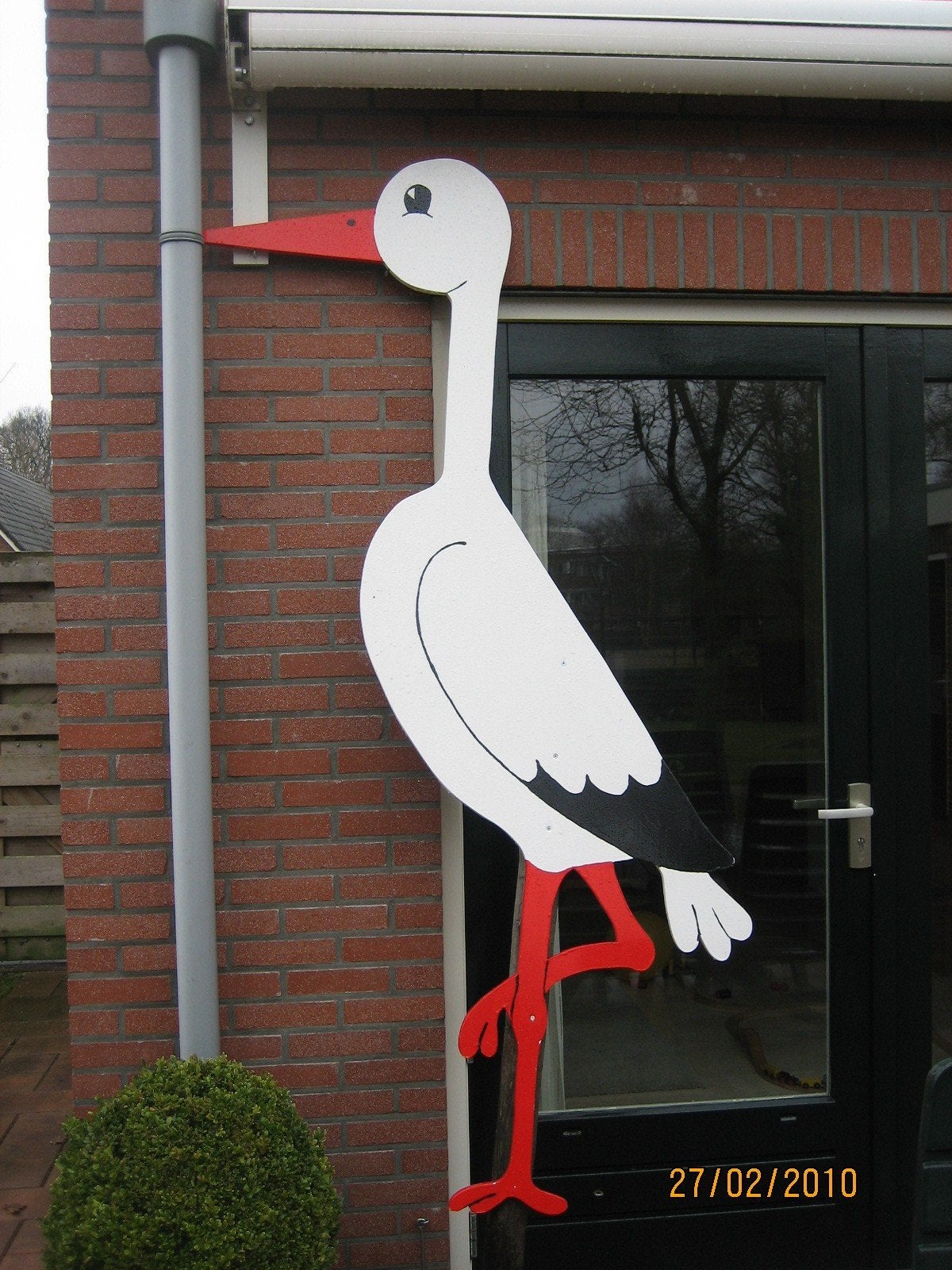 Geboortebord grote houten ooievaar te huur met paal, Kinderen en Baby's, Kraamcadeaus en Geboorteborden, Ophalen, Geboortebord