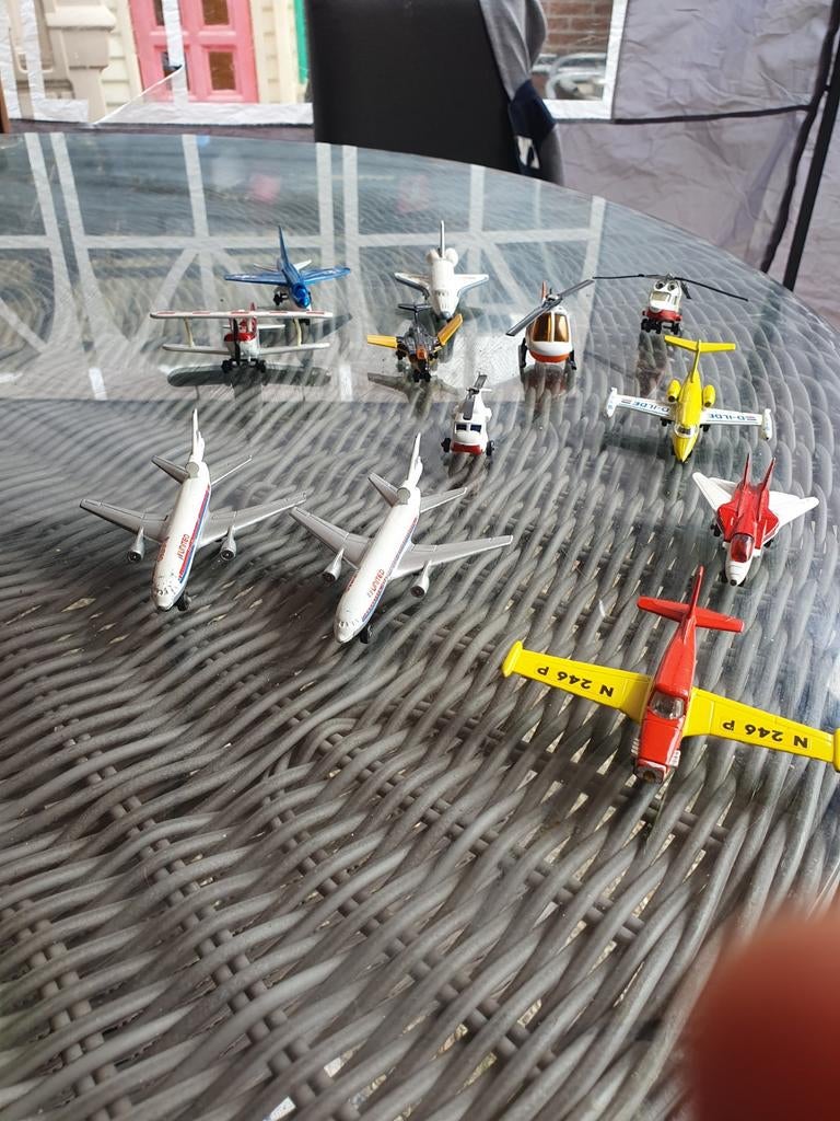 Verzameling diverse oude vliegtuigjes en helikopters, Hobby en Vrije tijd, Modelbouw | Vliegtuigen en Helikopters, Ophalen of Verzenden
