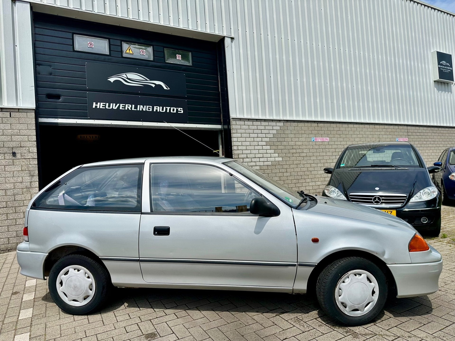 Suzuki Swift 1.0 GLS | Automaat | NIEUWE APK | Trekhaak, Gebruikt, Zwart, 18 €/maand, Swift