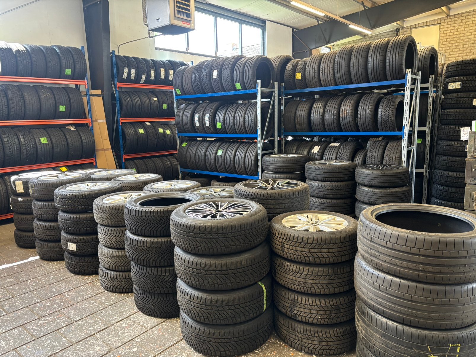 Gebruikte en nieuwe zomerbanden winterbanden grote voorraad, Auto-onderdelen, 18 inch, Gebruikt, Gebruikte banden., Ophalen of Verzenden