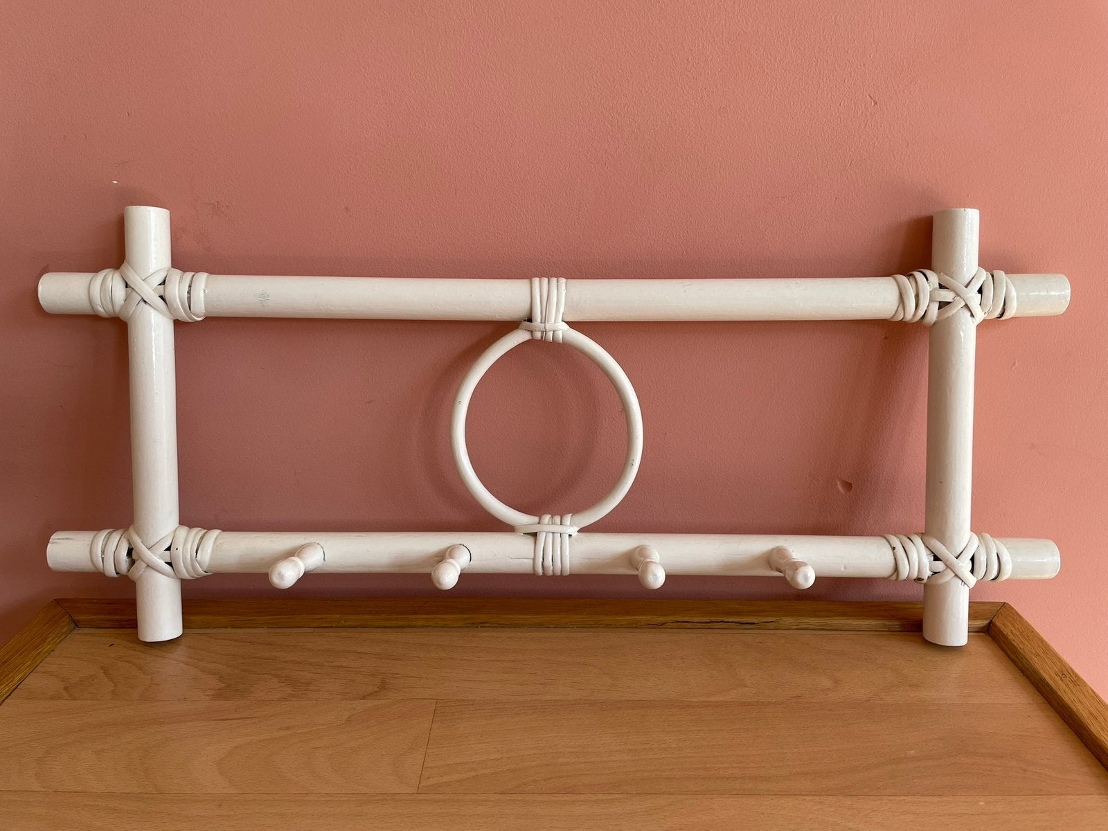 Vintage rotan kapstok wit met 4 haken, Wandkapstok, Overige materialen, Gebruikt, Ophalen of Verzenden