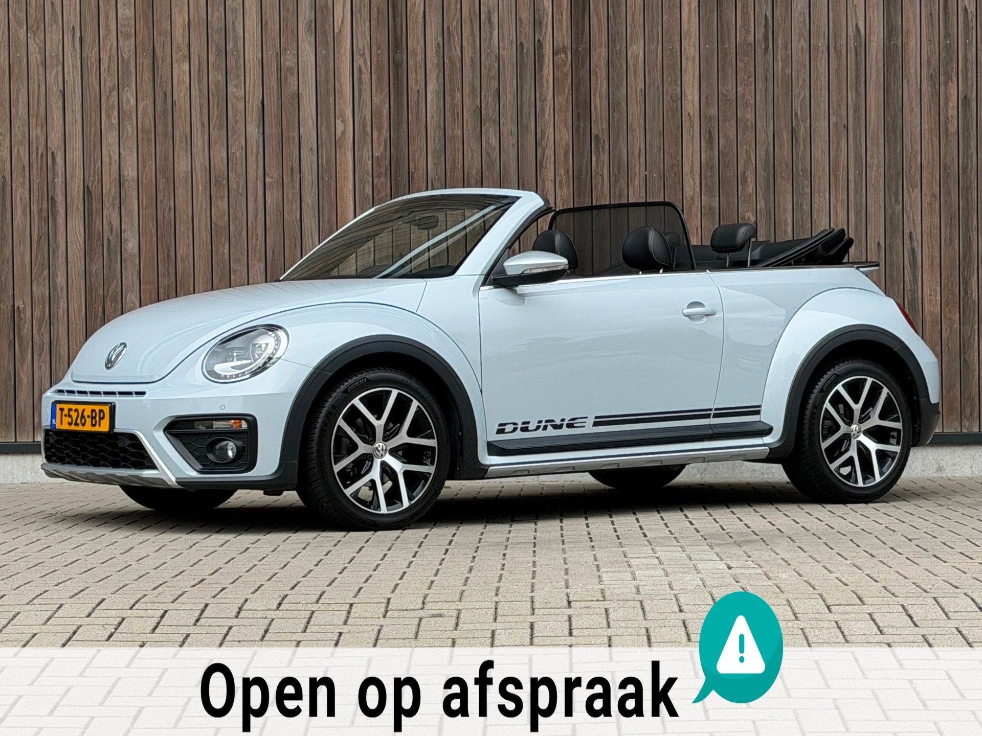 Volkswagen Beetle Cabriolet 1.4 TSI Dune / White Silver /, Auto's, Gebruikt, 4 cilinders, 4 stoelen, Leder en Stof