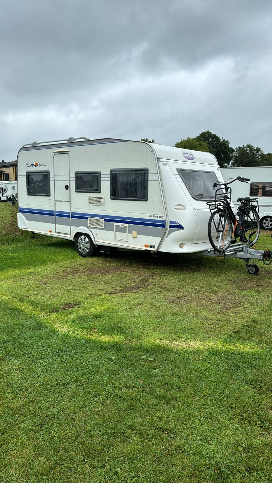 Hobby de Luxe 2004 met Dorema Onyx voortent(2025), Vast bed, Rondzit, Hobby, Particulier