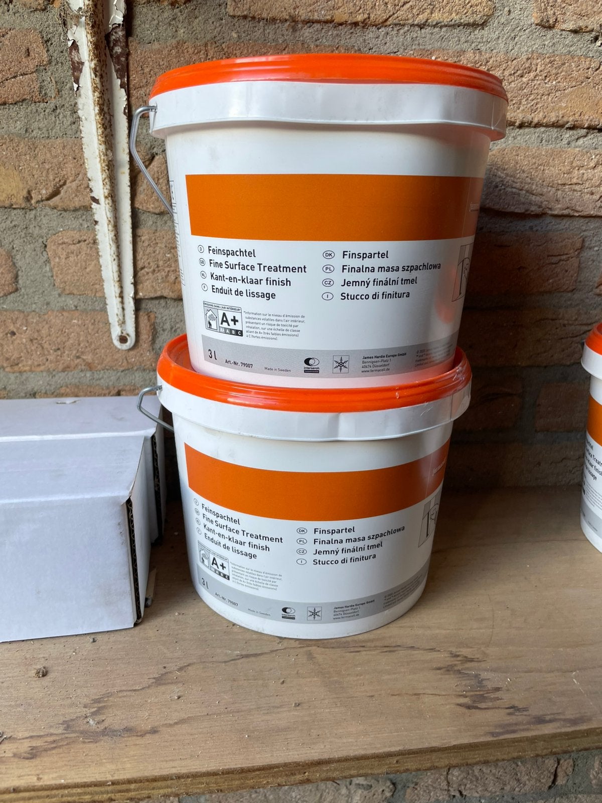 2 nieuwe emmers kant en klare Finish (plamuur), Doe-het-zelf en Verbouw, Ophalen, Nieuw, Wit