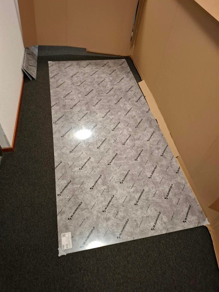 Wandpaneel Aosta betongrijs 4mm 2450x1100mm, glanzend, Doe-het-zelf en Verbouw, Ophalen, Nieuw, Overige materialen, Minder dan 20 mm